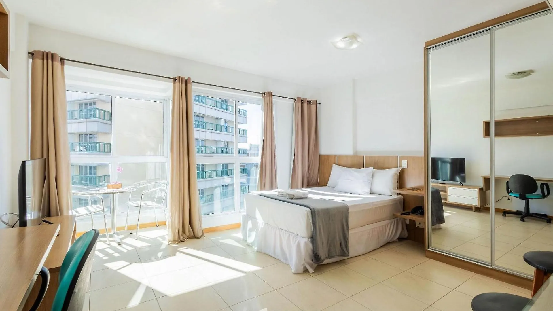 Studio Em Condominio C/ Piscina Em Brasilia Smz407
