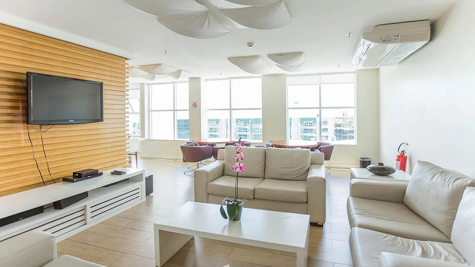 Studio Em Condominio C/ Piscina Em Brasilia Smz407 0*,