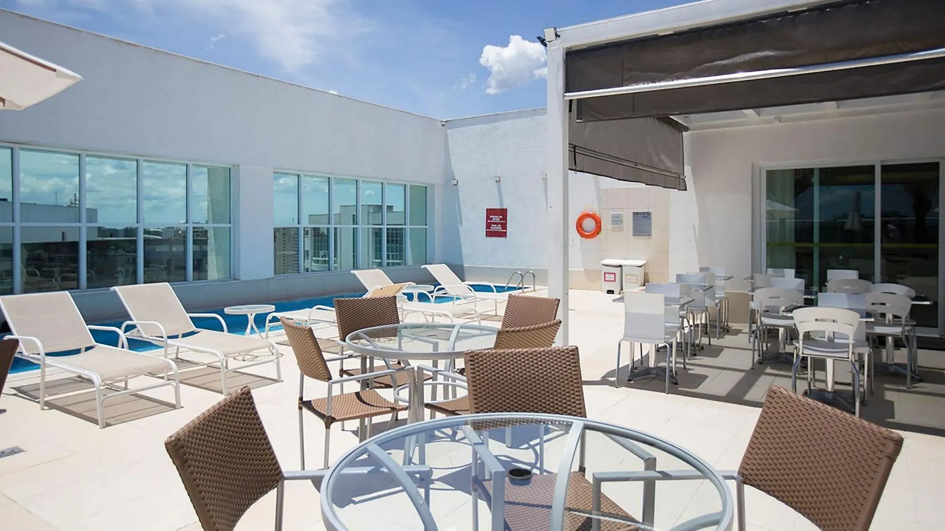 Studio Em Condominio C/ Piscina Em Brasilia Smz407